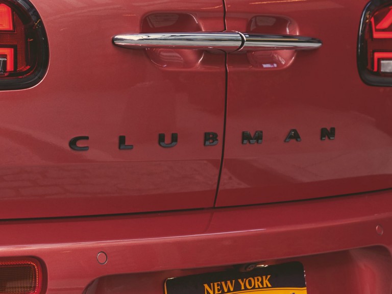 MINI Clubman – ime – crna slova