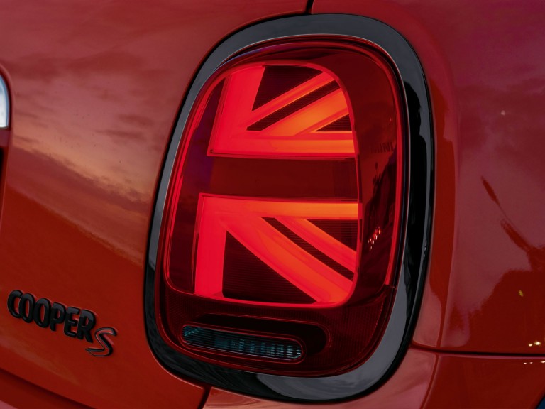 MINI zadnja svetla sa motivom britanske zastave – retro fit kit