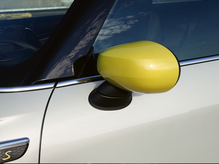 MINI 3 vrataCooper SE – energetic yellow – boje