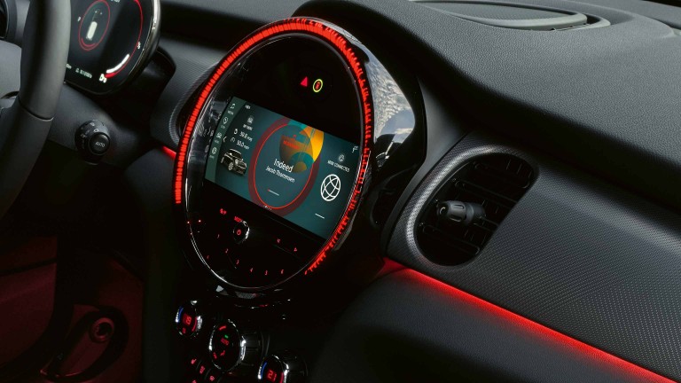 MINi John Cooper Works – 8.8” touchscreen – povezanost