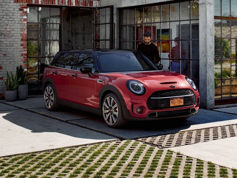 MINI Clubman – crveni i crni – šest vrata