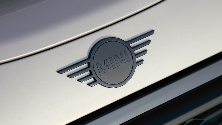 MINI Cabrio-spolja-piano black dizajn