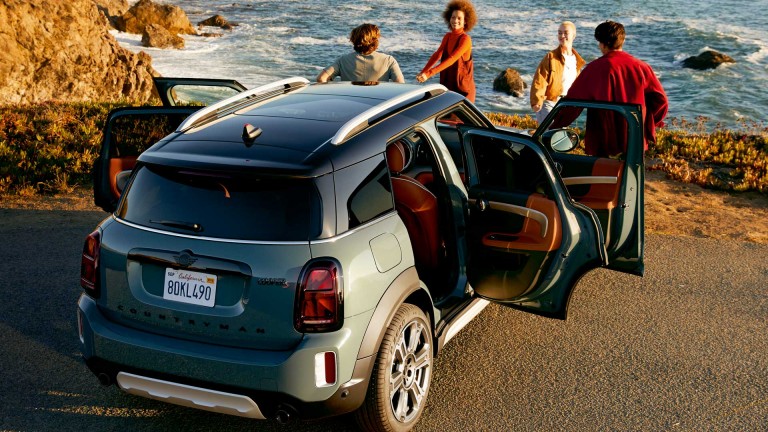 MINI Countryman F60 – krovni nosači – daske za surf i sneg