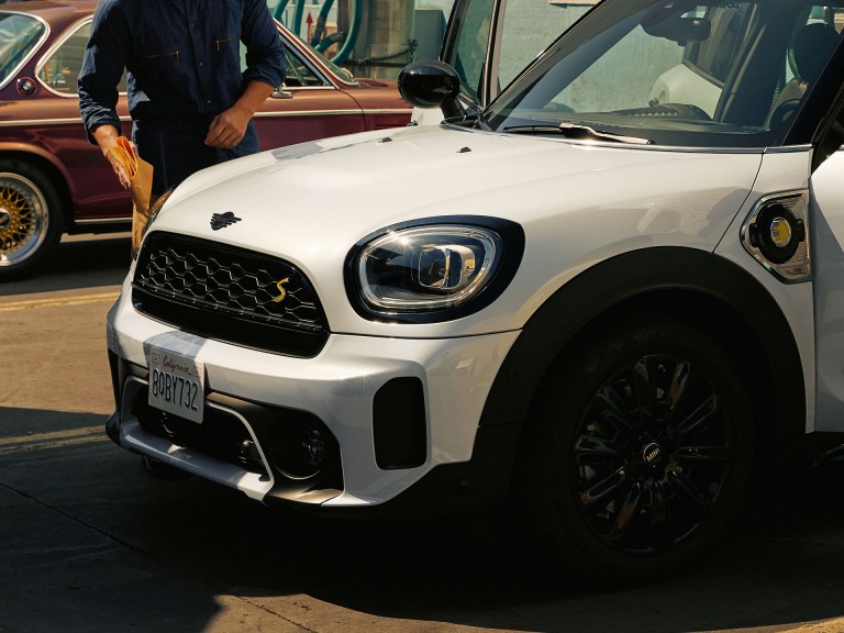 Novi MINI PHEV F60 – prednja maska – branik