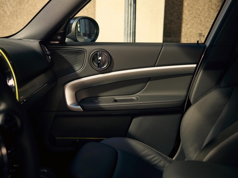 MINI Countryman hibrid – enterijer – komforni materijali
