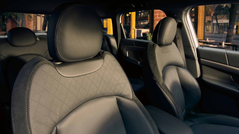 MINI Cooper SE Countryman – enterijer – standardne obloge 