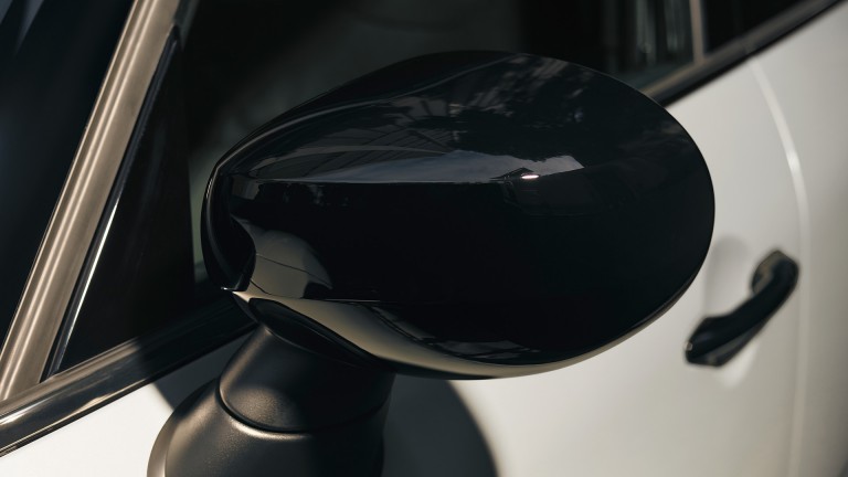 MINI Countryman PHEV – piano black – detalji na spoljašnjosti modela