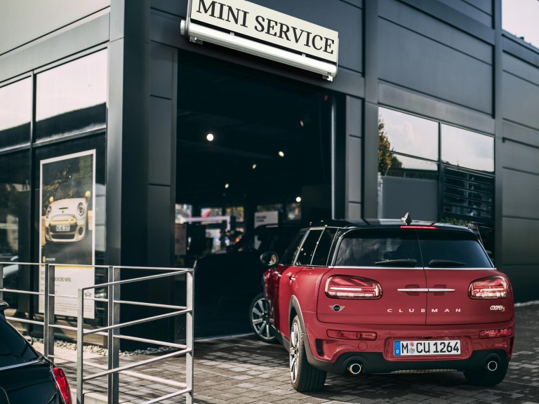 Mini Servis – model Clubman ulazi u servisni prostor